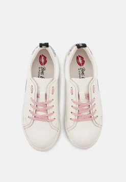 Bons baisers Betty Online