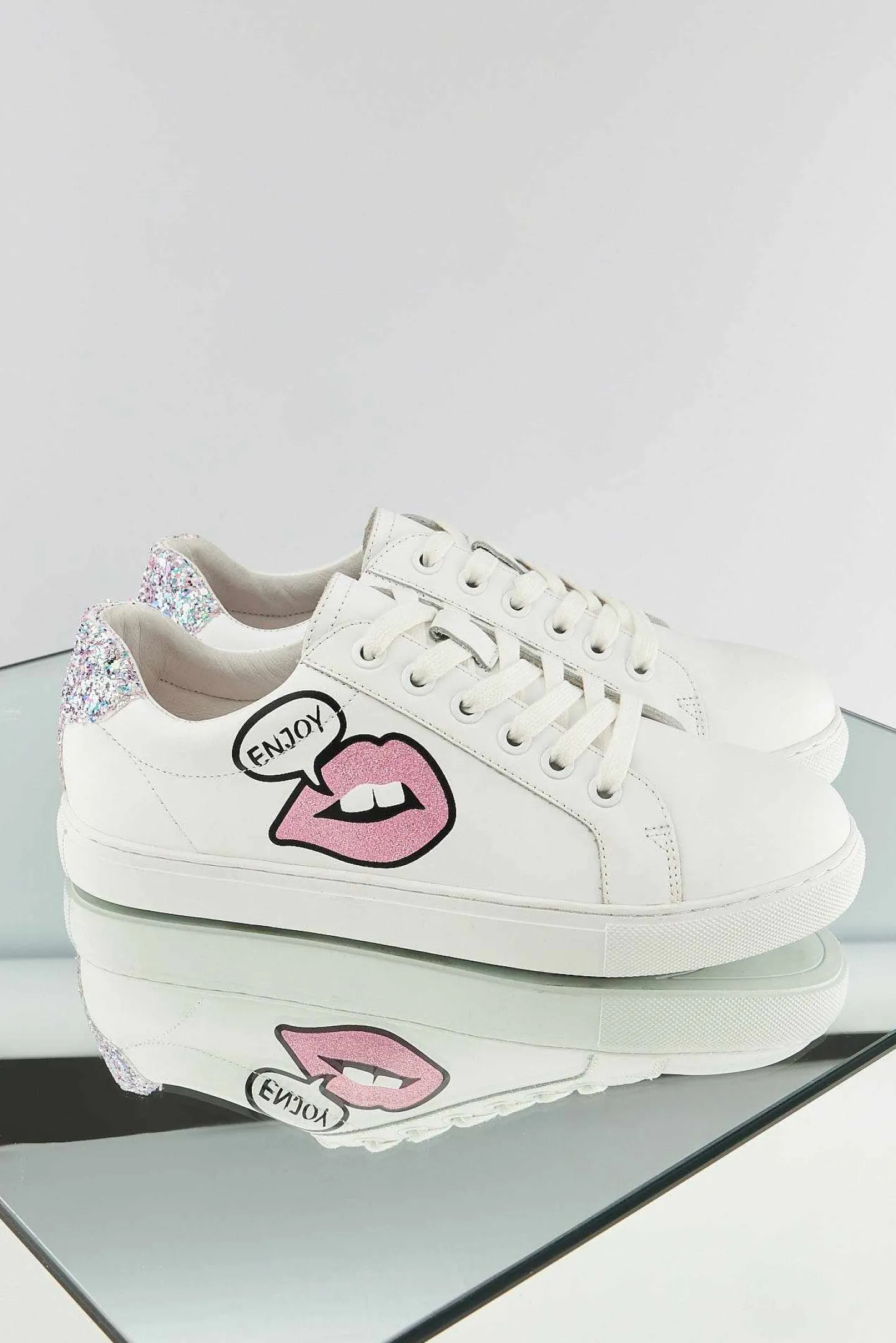 Bons baisers Simone Satisfaction Cheap